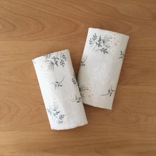 ◯ハンドメイド◯抱っこ紐よだれカバー　lace flower×ペールグレー(外出用品)