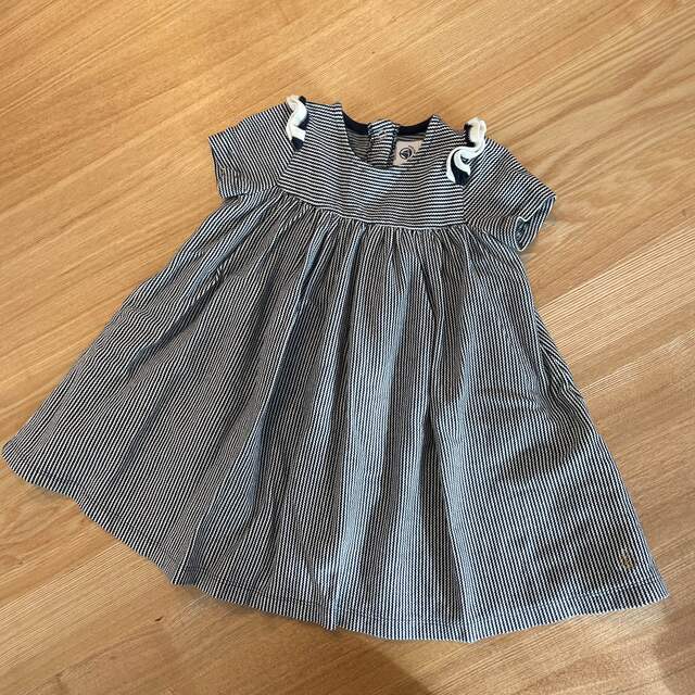 PETIT BATEAU(プチバトー)のPETIT BATEAU ワンピース キッズ/ベビー/マタニティのベビー服(~85cm)(ワンピース)の商品写真