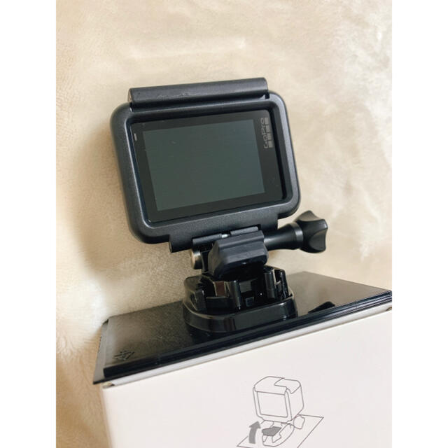 GoPro(ゴープロ)の週末限定お値下げ中GoPro HERO7 White（ゴープロ) スマホ/家電/カメラのカメラ(コンパクトデジタルカメラ)の商品写真