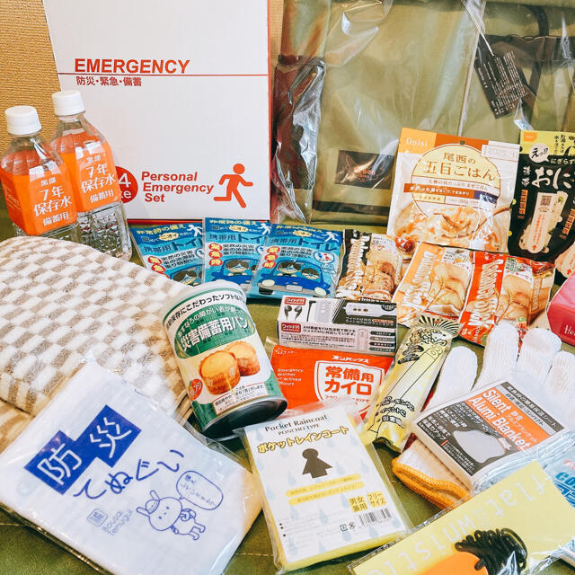 緊急災害用これ一つで逃げられる防災リュック25点セット!携帯ラジオ、エアーベッド