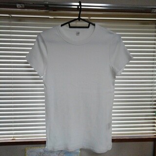 ユニクロ(UNIQLO)の白のティーシャツ　半袖(Tシャツ(半袖/袖なし))