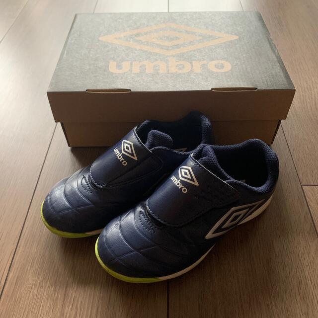 UMBRO(アンブロ)の【値下げ＆送料込み】umbro シューズ 17cm キッズ/ベビー/マタニティのキッズ靴/シューズ(15cm~)(スニーカー)の商品写真