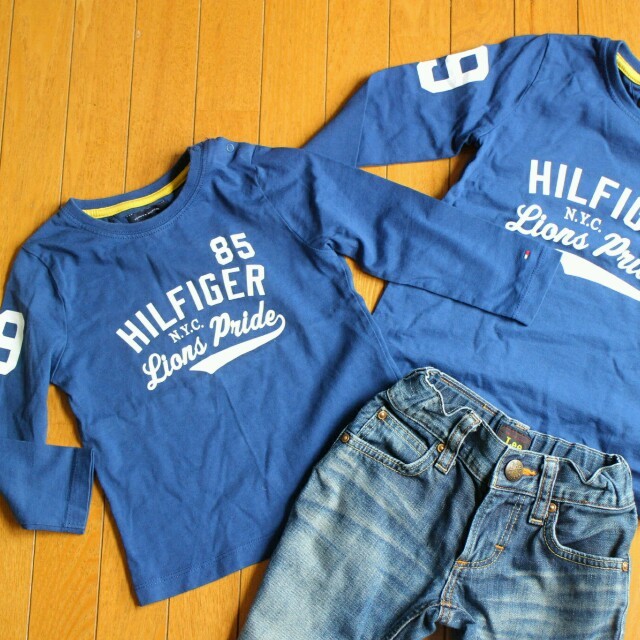 TOMMY HILFIGER(トミーヒルフィガー)の92&104ブルーロンT二点セット キッズ/ベビー/マタニティのキッズ服男の子用(90cm~)(Tシャツ/カットソー)の商品写真