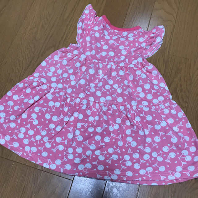 BeBe(ベベ)のキスドロップ　新品　さくらんぼワンピース　90 キッズ/ベビー/マタニティのキッズ服女の子用(90cm~)(ワンピース)の商品写真