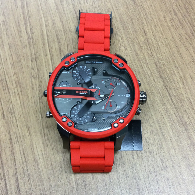 DIESEL(ディーゼル)の 【値下げ！15800→9800円】DIESEL メンズ腕時計 メンズの時計(ラバーベルト)の商品写真