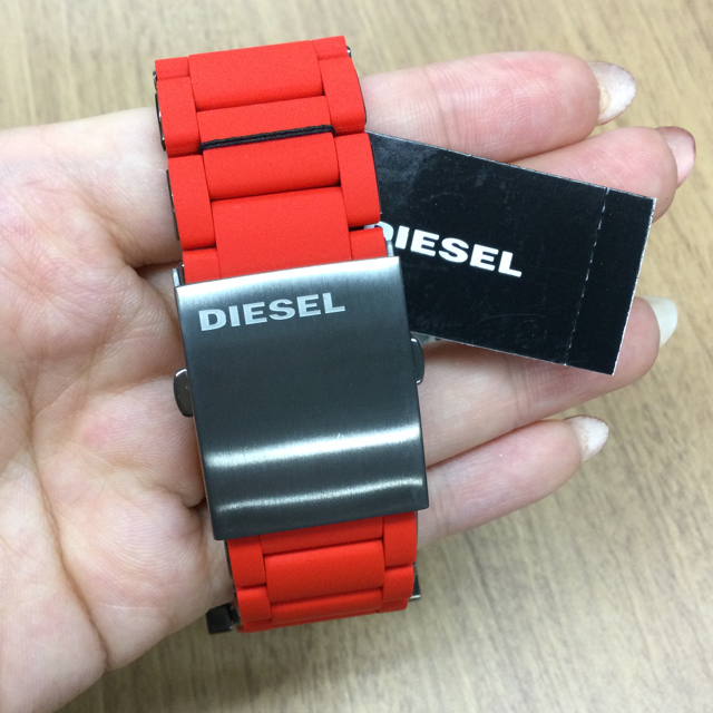DIESEL(ディーゼル)の 【値下げ！15800→9800円】DIESEL メンズ腕時計 メンズの時計(ラバーベルト)の商品写真