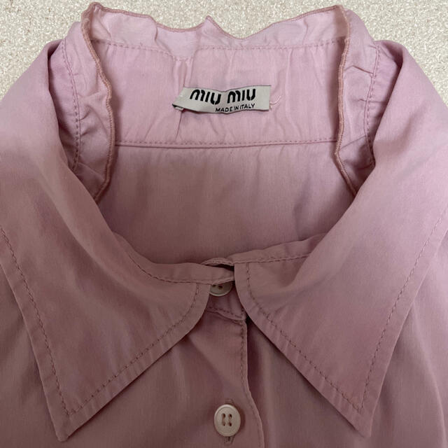 miumiu(ミュウミュウ)のmiumiu ピンクフリルシャツ レディースのトップス(Tシャツ(長袖/七分))の商品写真