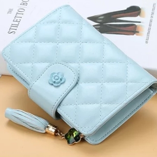 新品未使用　キルティング　二つ折り財布　レザー　かわいい　水色　匿名　フリンジ(財布)