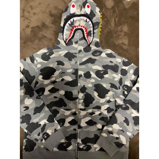 アベイシングエイプ(A BATHING APE)の超レアM！ BAPE NFS限定ファーストカモシャークパーカー灰(パーカー)