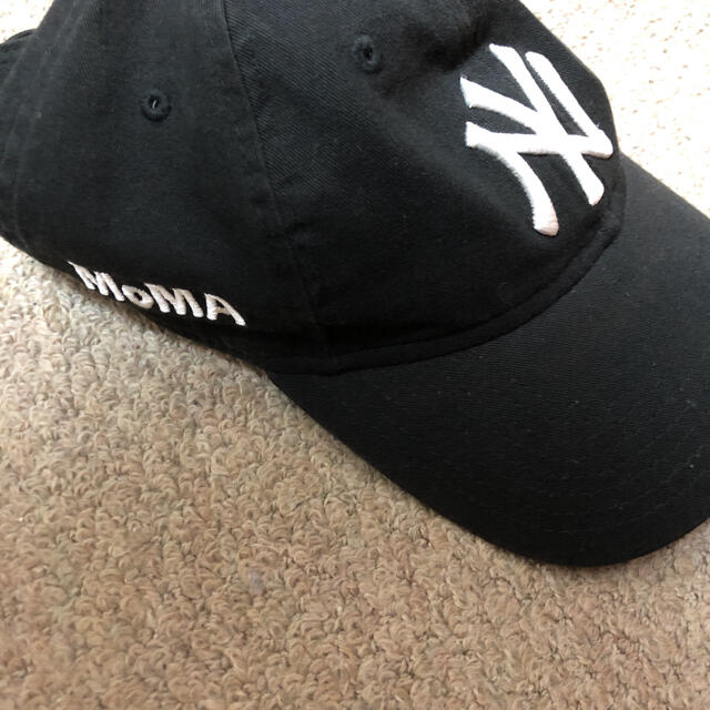 NEW ERA(ニューエラー)のNew Era x MoMA New York Yankees Cap 黒 メンズの帽子(キャップ)の商品写真