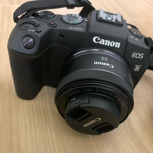 Canon(キヤノン)のEOS Rp ほぼ新品！ スマホ/家電/カメラのカメラ(ミラーレス一眼)の商品写真