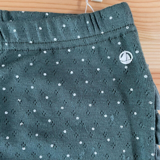 PETIT BATEAU(プチバトー)の新品未使用  プチバトー  フリル付き  カルソン  36m キッズ/ベビー/マタニティのキッズ服女の子用(90cm~)(パンツ/スパッツ)の商品写真