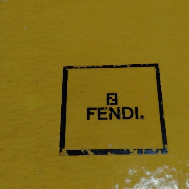 フェンディ FENDI - 未使用 FENDI ペカン柄2つ折り財布の通販 by west's shop｜フェンディならラクマ ります