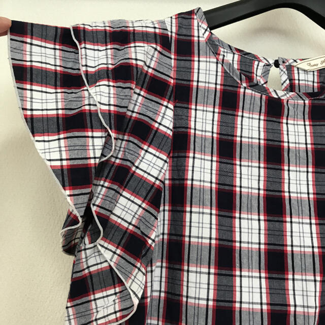 Lサイズ　フリル袖　チェック柄トップス ブラウス　綿100 コットン レディースのトップス(シャツ/ブラウス(半袖/袖なし))の商品写真