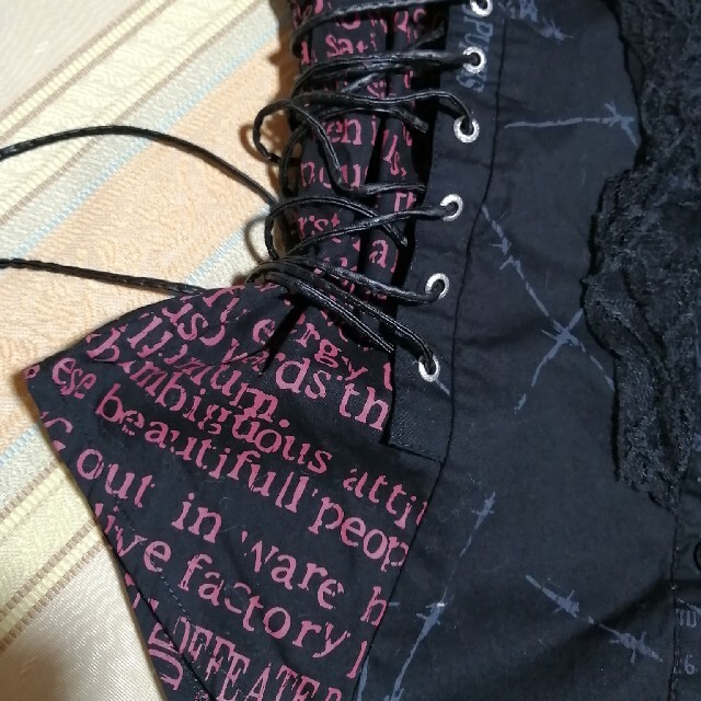 スカルパッチワーク黒サイドレースアップ半袖ブラウス レディースのトップス(シャツ/ブラウス(半袖/袖なし))の商品写真