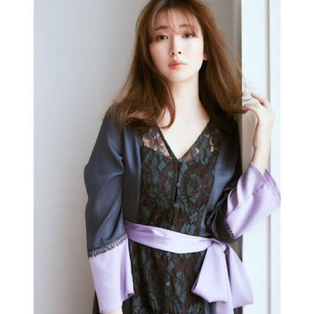 Her lip to／Two-tone Lace Satin Robe