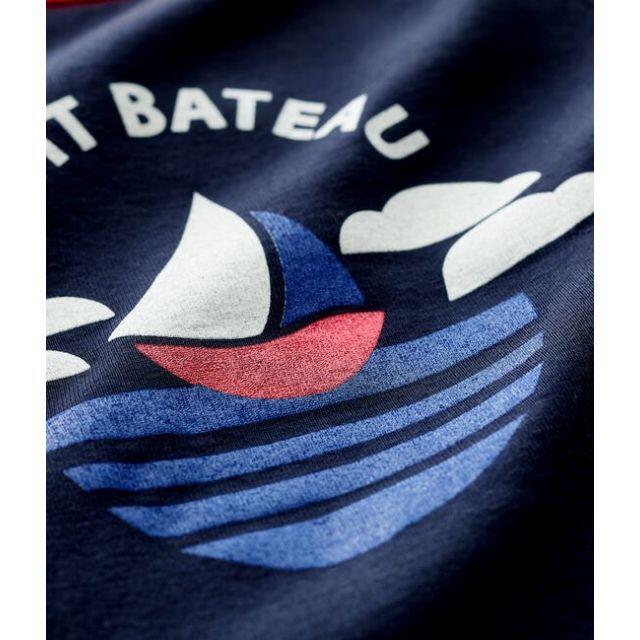 PETIT BATEAU(プチバトー)の新品未使用　プチバトー　24m プリント半袖Ｔシャツ ネイビー　ロゴとトリコ キッズ/ベビー/マタニティのベビー服(~85cm)(Ｔシャツ)の商品写真