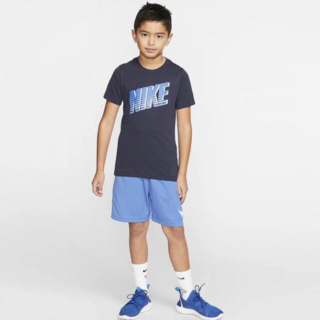 NIKE(ナイキ)の【新品・未使用】Nike Tシャツ 150cm キッズ/ベビー/マタニティのキッズ服男の子用(90cm~)(Tシャツ/カットソー)の商品写真