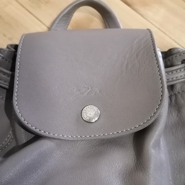 LONGCHAMP(ロンシャン)のロンシャン　ル・プリアージュ　キュイール　バックパック  グレー レディースのバッグ(リュック/バックパック)の商品写真