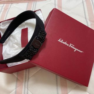 サルヴァトーレフェラガモ(Salvatore Ferragamo)のフェラガモ黒ビジューカチューシャ(カチューシャ)