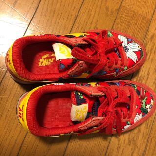 ナイキ(NIKE)のNIKE スニーカー　赤に花柄(スニーカー)