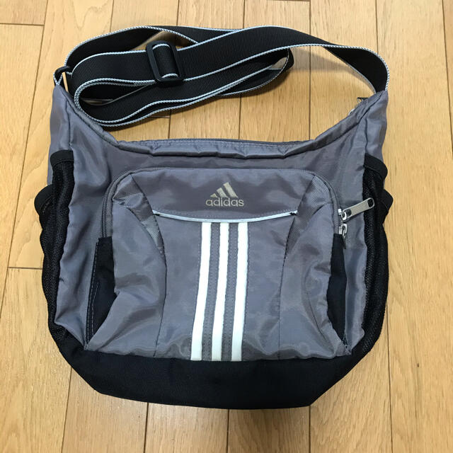 adidas(アディダス)のアディダス　ショルダーバッグ メンズのバッグ(ショルダーバッグ)の商品写真