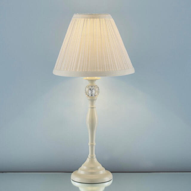 LAURA ASHLEY(ローラアシュレイ)の専用☆ローラアシュレイ　Ellis Table Lamp Cream 1台 インテリア/住まい/日用品のライト/照明/LED(テーブルスタンド)の商品写真