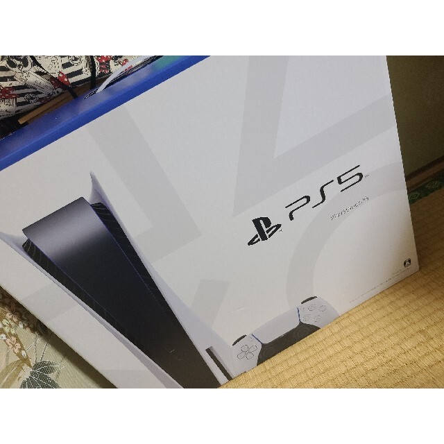 PlayStation(プレイステーション)のPS5　新品　本体　 エンタメ/ホビーのゲームソフト/ゲーム機本体(家庭用ゲーム機本体)の商品写真