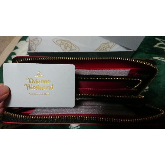 Vivienne Westwood(ヴィヴィアンウエストウッド)の【アオイ様専用】ヴィヴィアンウエストウッド 長財布 黒×赤 黒赤 レディースのファッション小物(財布)の商品写真