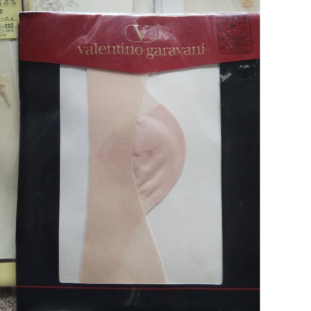 valentino garavani(ヴァレンティノガラヴァーニ)のヴァレンティノ・ガラヴァーニ　ストッキング　6足組 レディースのレッグウェア(タイツ/ストッキング)の商品写真