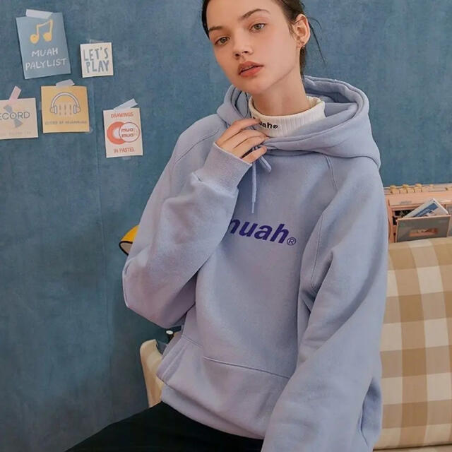 GOGOSING(ゴゴシング)のmuahmuah POINT LOGO OVERFIT HOODIE レディースのトップス(パーカー)の商品写真