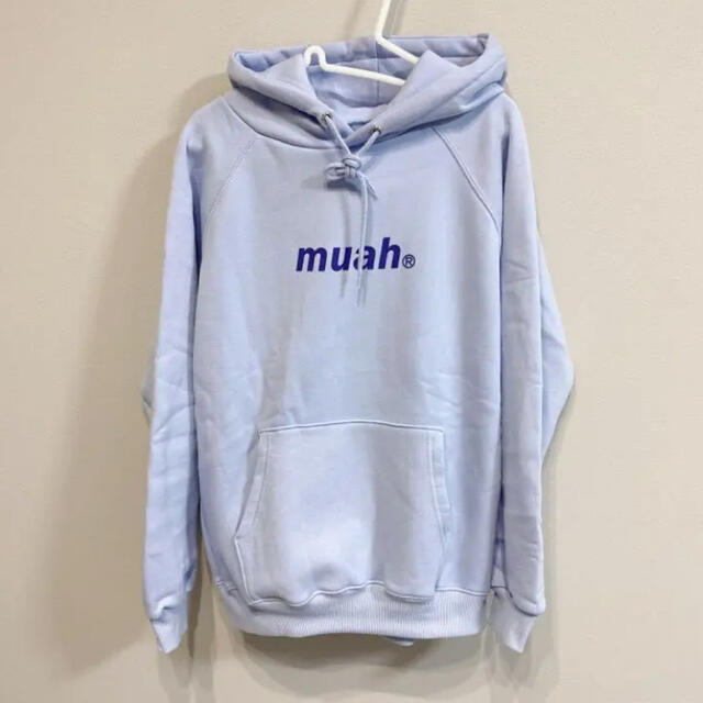 GOGOSING(ゴゴシング)のmuahmuah POINT LOGO OVERFIT HOODIE レディースのトップス(パーカー)の商品写真