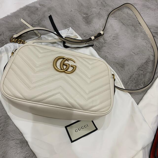 Gucci(グッチ)のGUCCI GGマーモント スモールショルダーバック レディースのバッグ(ショルダーバッグ)の商品写真