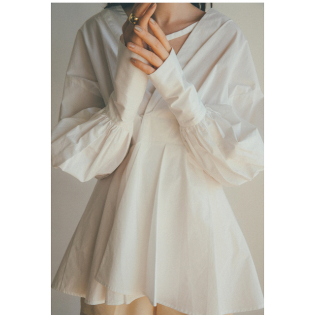 お得正規店 CLANE SHOULDER TUCK TOPS 今月限定