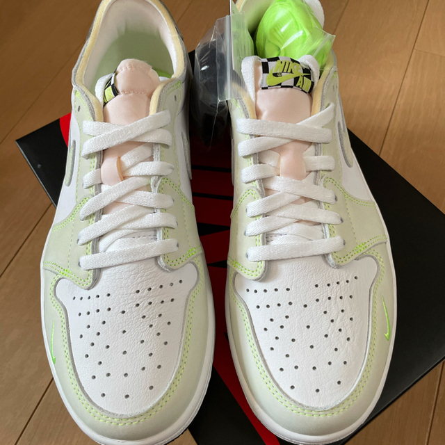 NIKE(ナイキ)のエアジョーダン 1 LOW OG Ghost Green メンズの靴/シューズ(スニーカー)の商品写真