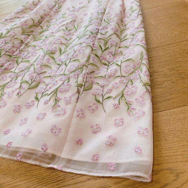 TOCCA(トッカ)の新品　トッカ　ワンピース　ドレス　花刺繍　サイズ0　4759 レディースのワンピース(ひざ丈ワンピース)の商品写真