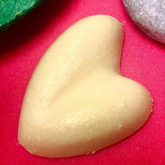 LUSH(ラッシュ)のLUSH マッサージバー　廃盤　レア　ラメ コスメ/美容のボディケア(その他)の商品写真