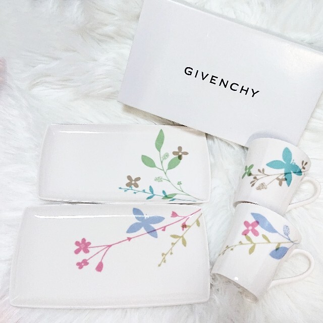 GIVENCHY(ジバンシィ)のジバンシー★GIVENCHY★新品★ペアランチセット★ジバンシィ★ジバンシイ インテリア/住まい/日用品のキッチン/食器(食器)の商品写真