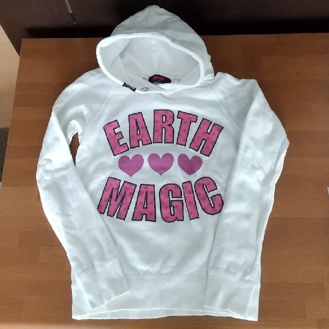 EARTHMAGIC(アースマジック)のフード付きトレーナー  パーカー 150 キッズ/ベビー/マタニティのキッズ服女の子用(90cm~)(Tシャツ/カットソー)の商品写真