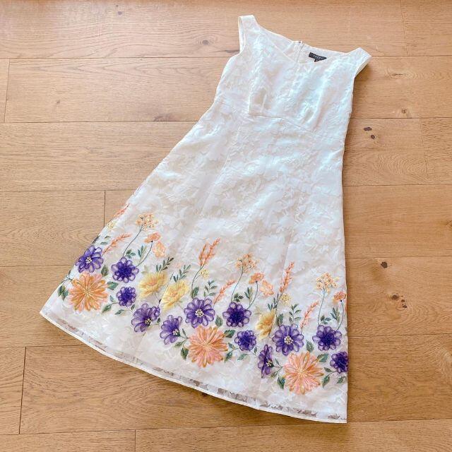 新品　トッカ　ワンピース　ドレス　花刺繍　サイズ0　4753