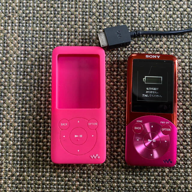 WALKMAN(ウォークマン)の更に値下げ！SONY WALKMAN ウォークマン英語CD入ったまま動作確認済み スマホ/家電/カメラのオーディオ機器(ポータブルプレーヤー)の商品写真