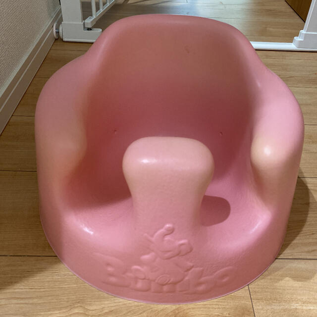 Bumbo(バンボ)のバンボ　ピンク キッズ/ベビー/マタニティの寝具/家具(その他)の商品写真