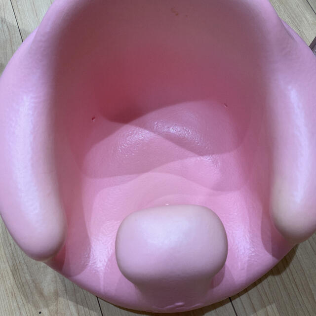 Bumbo(バンボ)のバンボ　ピンク キッズ/ベビー/マタニティの寝具/家具(その他)の商品写真