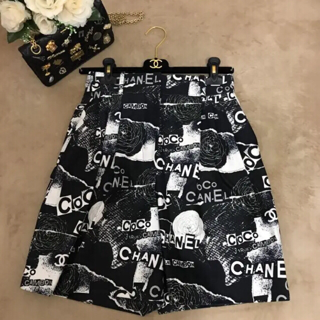 CHANEL(シャネル)の❤️お値下げ❤️CHANEL♥️激レア♥️2020春夏ショートパンツ♥️36 レディースのパンツ(ショートパンツ)の商品写真