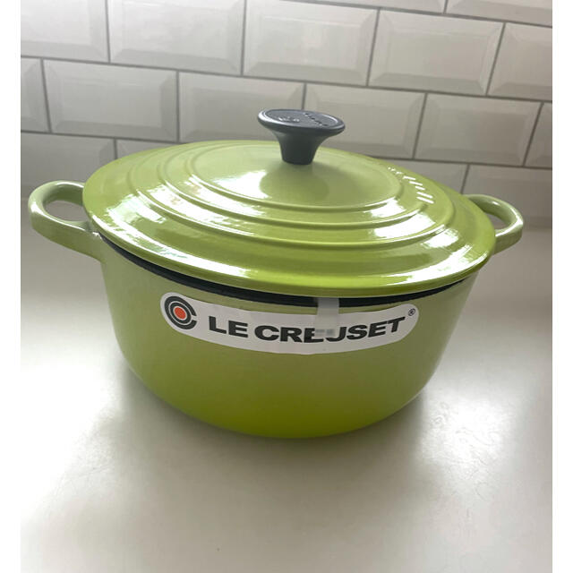 LE CREUSET(ルクルーゼ)の新品　ルクルーゼ　ココットロンド 20㎝ インテリア/住まい/日用品のキッチン/食器(鍋/フライパン)の商品写真