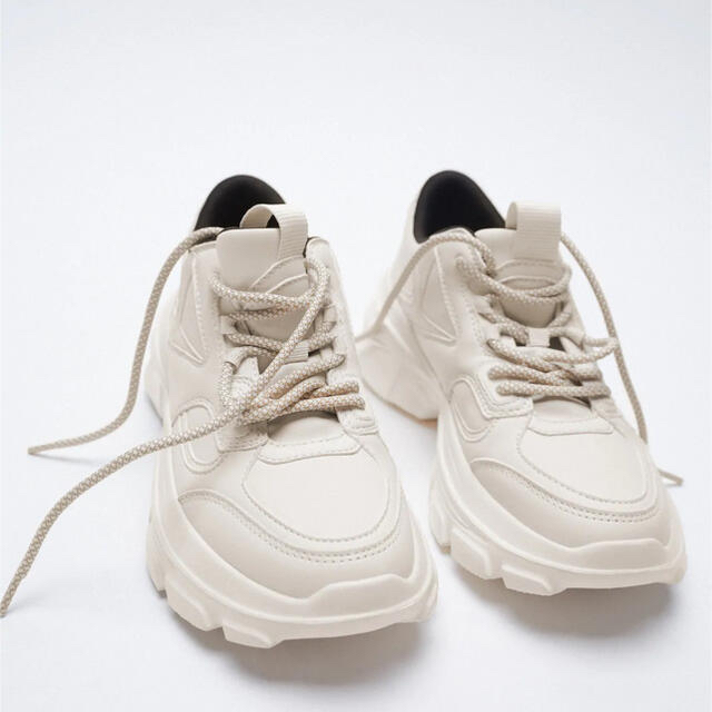 ZARA(ザラ)のチャンキーソールプリムソール　ホワイト レディースの靴/シューズ(スニーカー)の商品写真