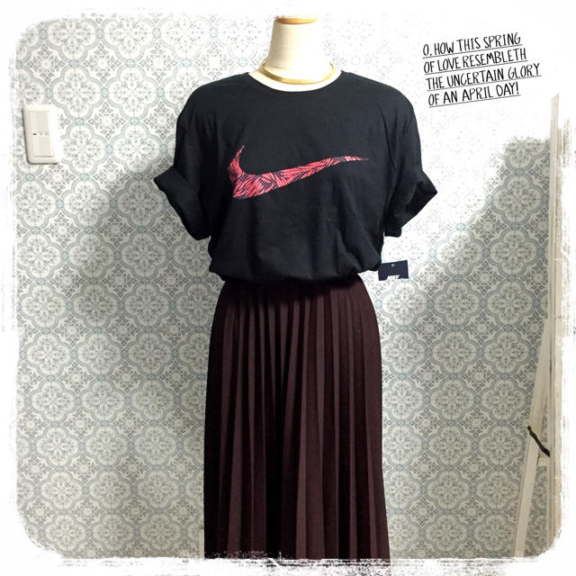 NIKE(ナイキ)のNIKEフロントマーク黒Tシャツ☆新品 レディースのトップス(Tシャツ(半袖/袖なし))の商品写真