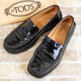 トッズ ローファー/革靴(レディース)(エナメル)の通販 95点 | TOD'S 最新人気アイテム TODS エナメルローファー 黒 ローファー/革靴