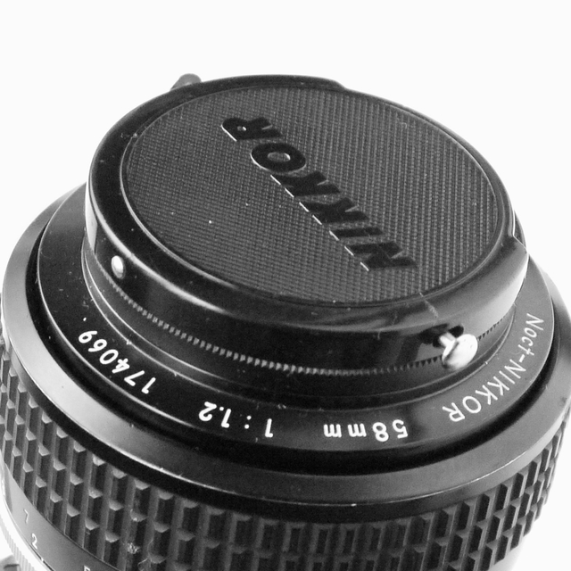 Nikon(ニコン)の☆ 日本光学 「NIKKOR銘」52mm ピン・レンズキャップ スマホ/家電/カメラのカメラ(フィルムカメラ)の商品写真