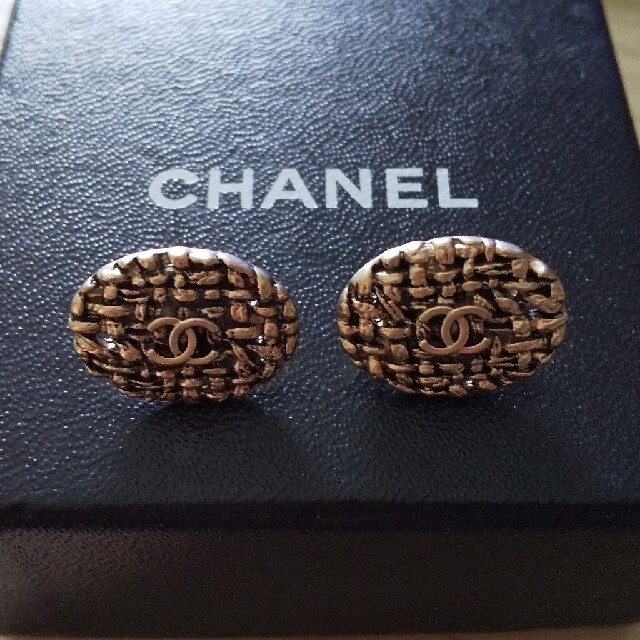 CHANEL(シャネル)の♥️再値下♥️CHANEL♥️シャネル ボタン 2個セット♥️ ハンドメイドの素材/材料(各種パーツ)の商品写真